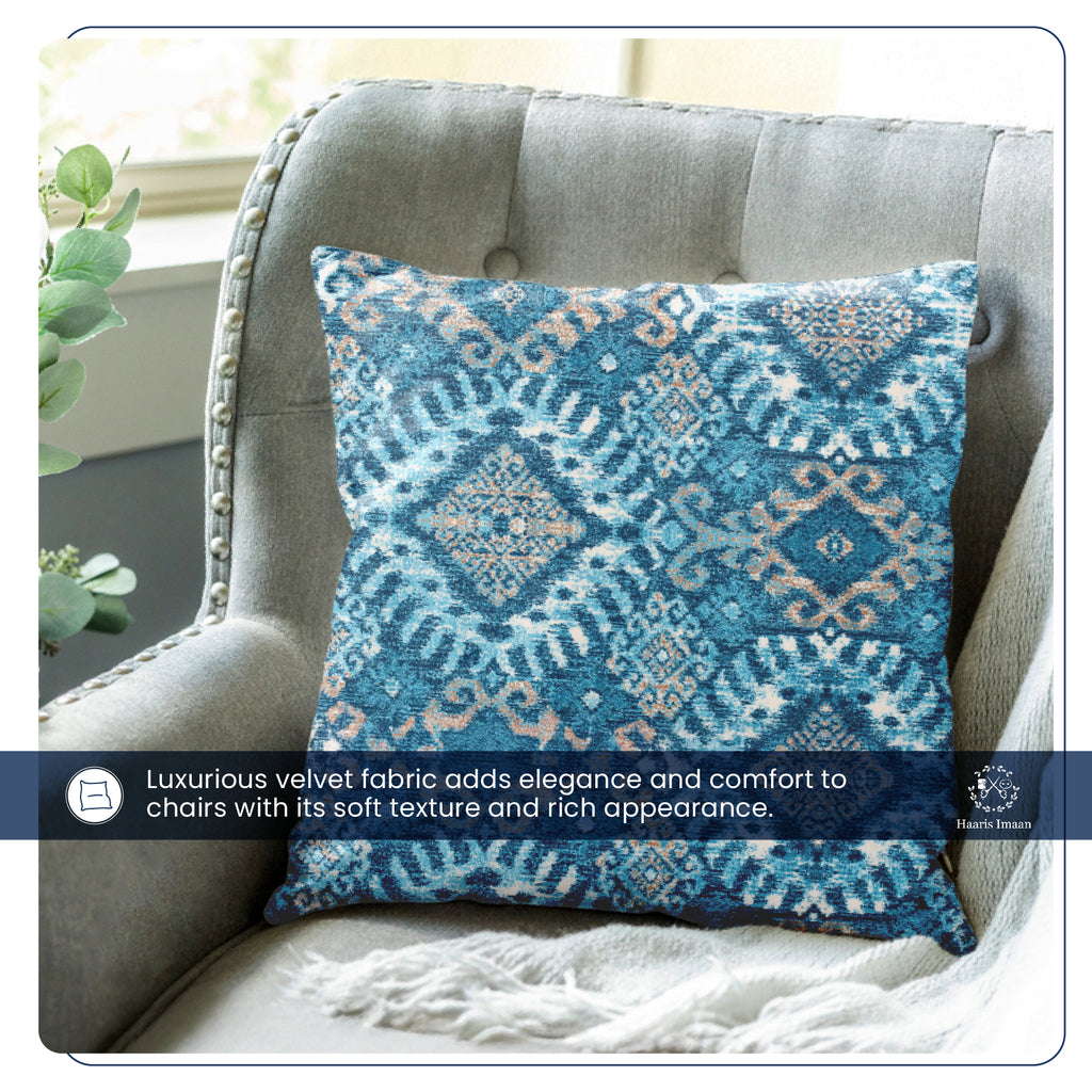 Cushion covered in velvet fabric with a vintage design, highlighting its rich texture and timeless appeal.